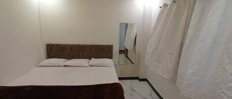 3 chambres, fer et planche à repasser, draps fournis