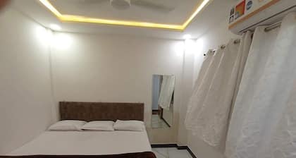 Guest house is available near mahakal lok