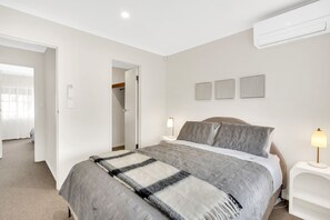 2 Schlafzimmer, Schreibtisch, Bügeleisen/Bügelbrett, WLAN