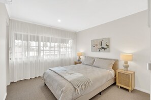 2 habitaciones, escritorio, tabla de planchar con plancha y wifi 