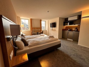 Studio Relax 44 | In-room safe, blackout drapes, soundproofing, free WiFi - Aparthotel Krone - Self Check In (Unterseen)