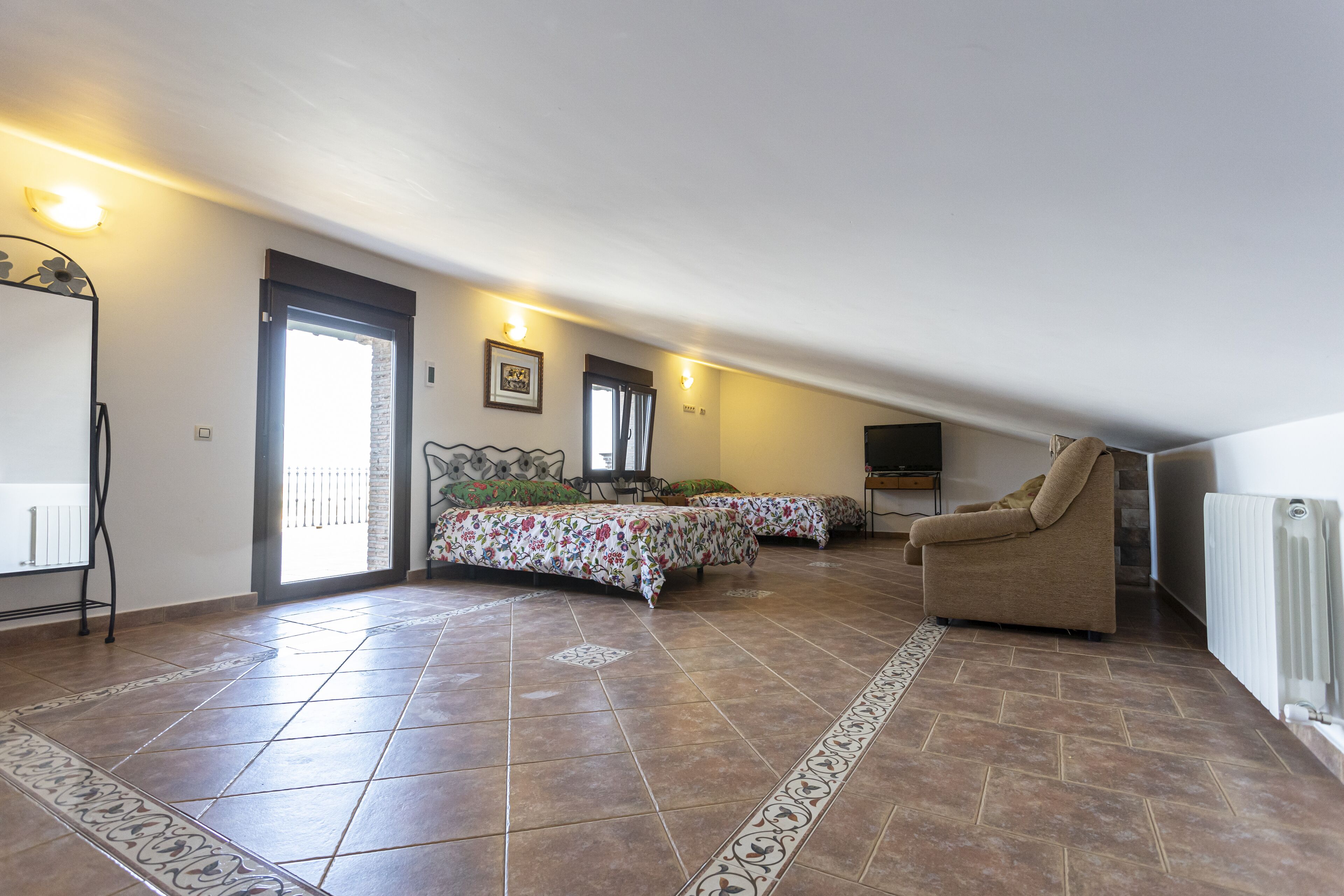 Didekorasi berbeda-beda dan dilengkapi dengan perabotan berbeda-beda