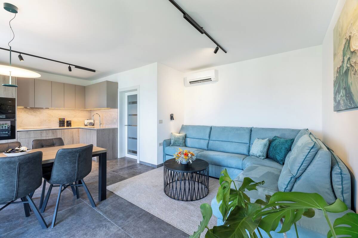 Superior Apartment, 2 Bedrooms, Air conditioning, Bay View | Living area