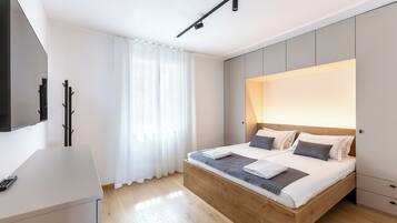 Superior Apartment, 2 Bedrooms, Air conditioning, Bay View | 2 bedrooms, premium bedding, iron/ironing board, free WiFi