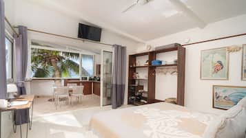 2 bedrooms, desk, iron/ironing board, WiFi