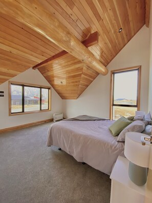 3 عدّة غرف نوم وواي فاي وملاءات أسرّة