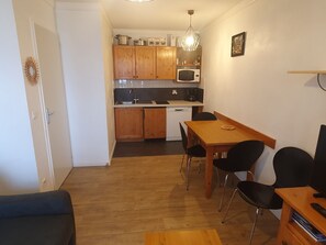 Interior - Renovated 2-Room Apartment for 2-4 People, Ski-in/Ski-out, Near Gondola and Shops (Valfréjus)