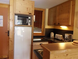 Kühlschrank, Mikrowelle, Geschirrspüler