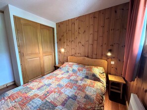 2 bedrooms - Cozy Mountain Apartment for 5 in Méribel, Close to Lifts and Shops (Méribel)