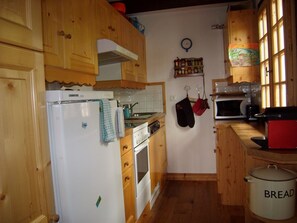 Fridge, oven, dishwasher, coffee/tea maker - 5-bedroom chalet, 9 people, wifi, pet-friendly, non-smoking (Crest-Voland)