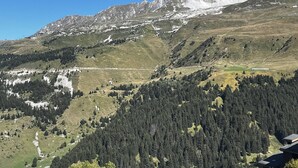 Aerial view - Duplex apartment sleeps 7, slopes, shops, parking, balcony (Méribel)