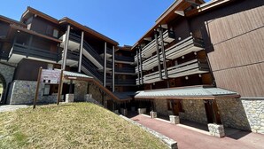Exterior - Duplex apartment sleeps 7, slopes, shops, parking, balcony (Méribel)
