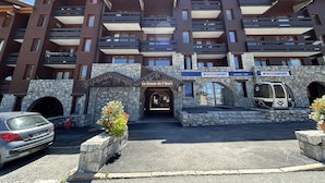 Exterior - Duplex apartment sleeps 7, slopes, shops, parking, balcony (Méribel)