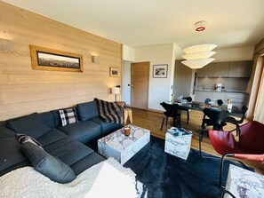 TV - Charming Apartment in Les Gets Center – Near Shops and Slopes (Les Gets)