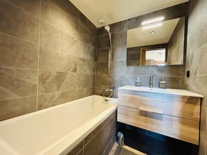 Bathroom - Charming Apartment in Les Gets Center – Near Shops and Slopes (Les Gets)