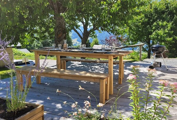 Outdoor dining