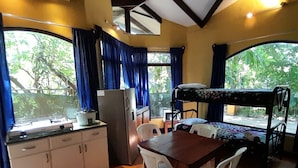 Economy Studio, Multiple Beds, Patio, Courtyard View | Premium bedding, down duvets, laptop workspace, blackout curtains - Hotel Cabinas La Playa (Veintisiete de Abril)