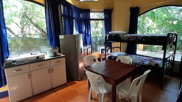 Economy Studio, Multiple Beds, Patio, Courtyard View