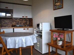 Fridge, microwave, oven - Studio cabin, pets welcome, panoramic view - 4 guests (Font-Romeu-Odeillo-Via)
