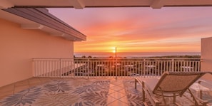 Property grounds - Gertrude's Siesta | Oceanview Penthouse | 1 min walk to Beach Path + Huge Terrace (Siesta Key)