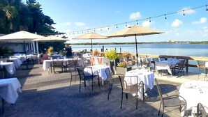 Outdoor dining - Gertrude's Siesta | Bayview Unit w/ Balcony, Pools & Private Beach (Sarasota)