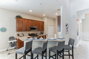 Fridge, microwave, oven, stovetop - Gorgeous 5Bed Pool Home with Spa in Reunion-1223MS (Reunion)