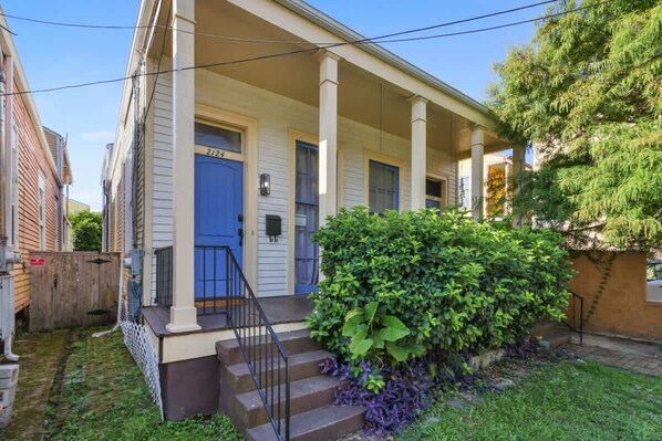 Exterior detail - Historic Uptown 5br- Great for Groups! (New Orleans)