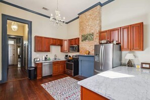 Fridge, microwave, oven, stovetop - Historic Uptown 5br- Great for Groups! (New Orleans)