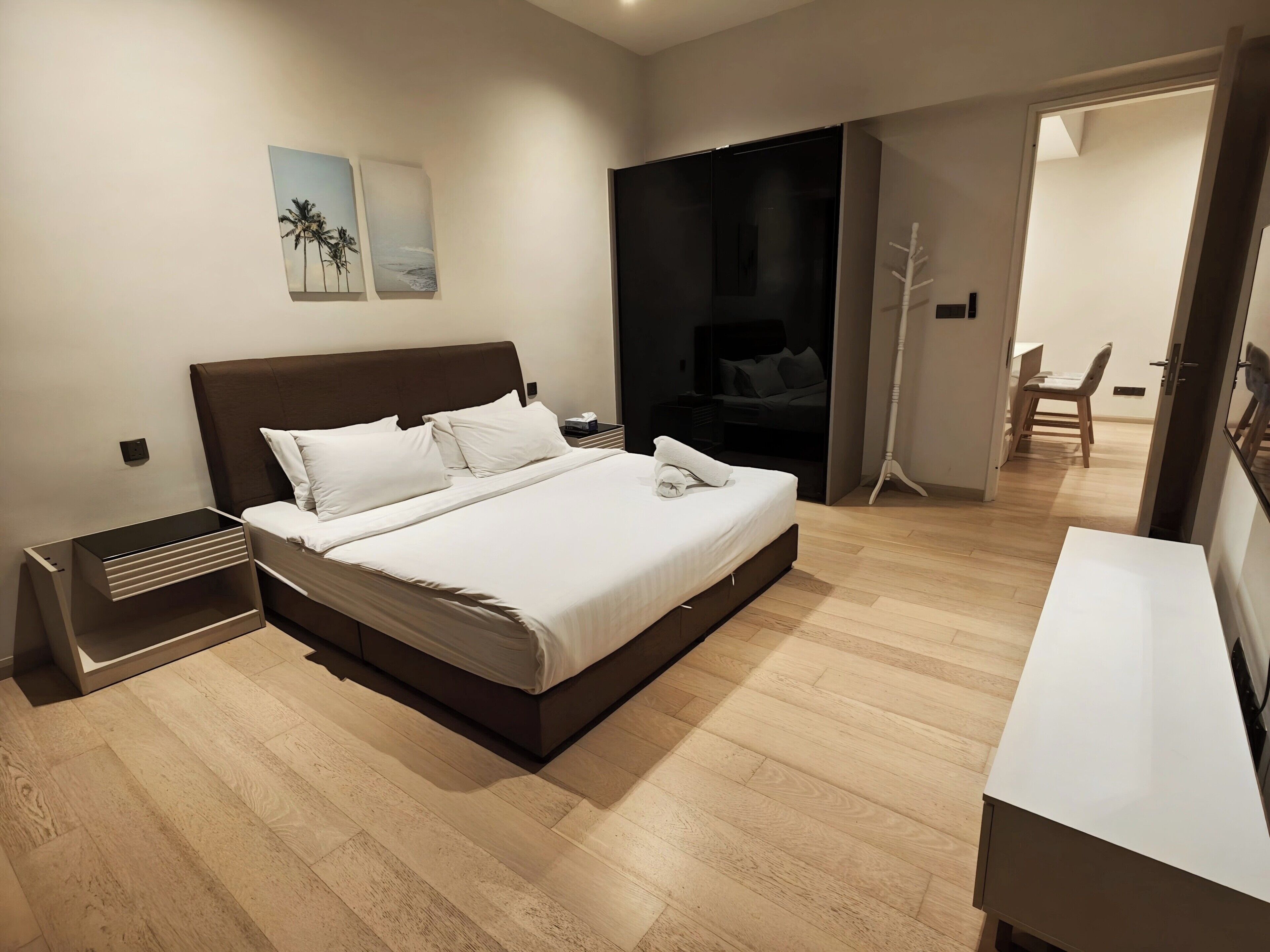 Premium Apartment, 1 King Bed, Non Smoking, City View | Blackout drapes, iron/ironing board, free WiFi, bed sheets