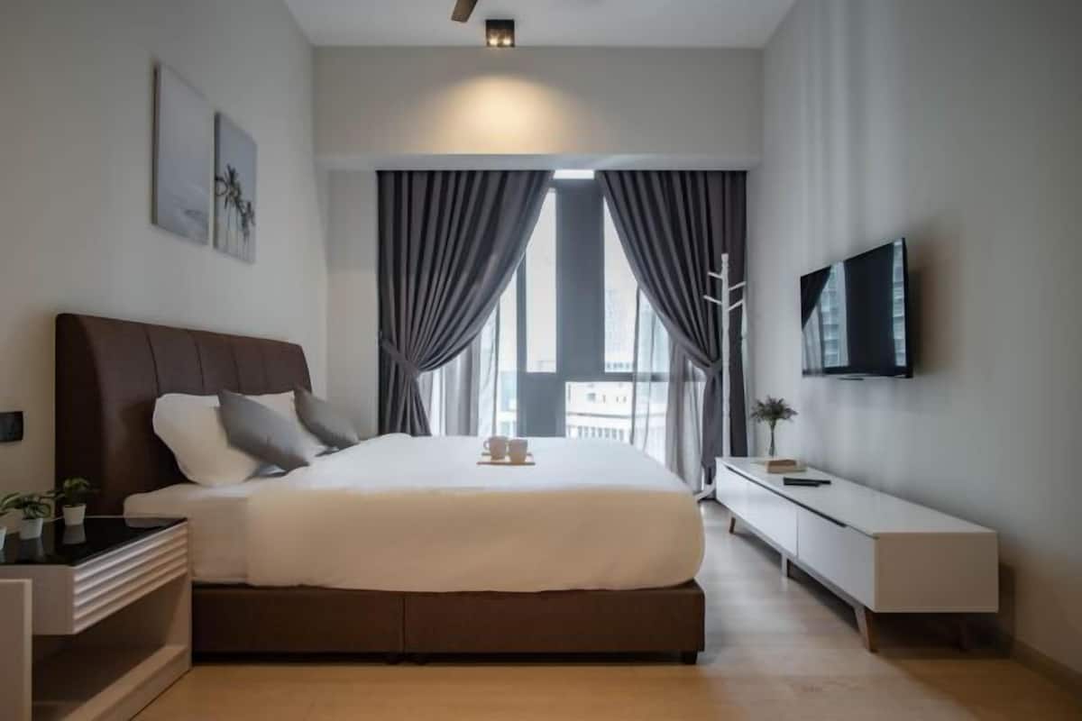 3 bedrooms, blackout curtains, iron/ironing board, free WiFi