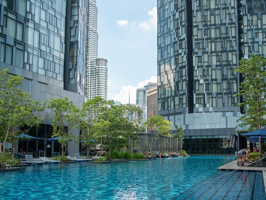 3 outdoor pools, open 7:00 AM to 10:00 PM, pool umbrellas, pool loungers