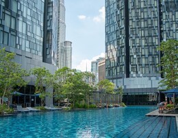 3 udendørs pools, åben fra kl. 07.00 til kl. 22.00, parasoller