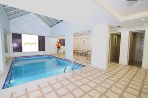 15 piscinas techadas