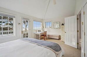 4 bedrooms, iron/ironing board, Internet, bed sheets