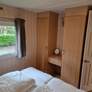 2 chambres, coffres-forts dans les chambres