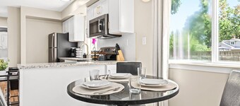 Spacious 1BR Flat w/ King Bed & Workspace