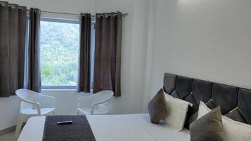 Deluxe Studio Suite, City View | Free WiFi, bed sheets