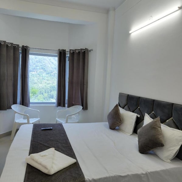 Deluxe Studio Suite, City View | Free WiFi, bed sheets - Goroomgo Komfy Stayz Dehradun (Dehradun)