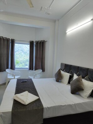 Deluxe Studio Suite, City View - Goroomgo Komfy Stayz Dehradun (Dehradun)