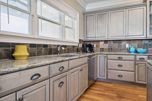 The Tip of Tybee is luxurious & spacious! With 2 porches & OCEAN VIEWS!