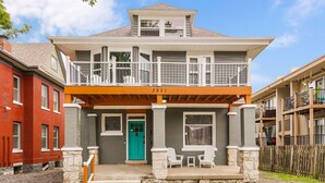 A two-story house with a balcony, a green door, and a number 3951 on the front. - Spacious housing for traveling professionals (Kansas City)