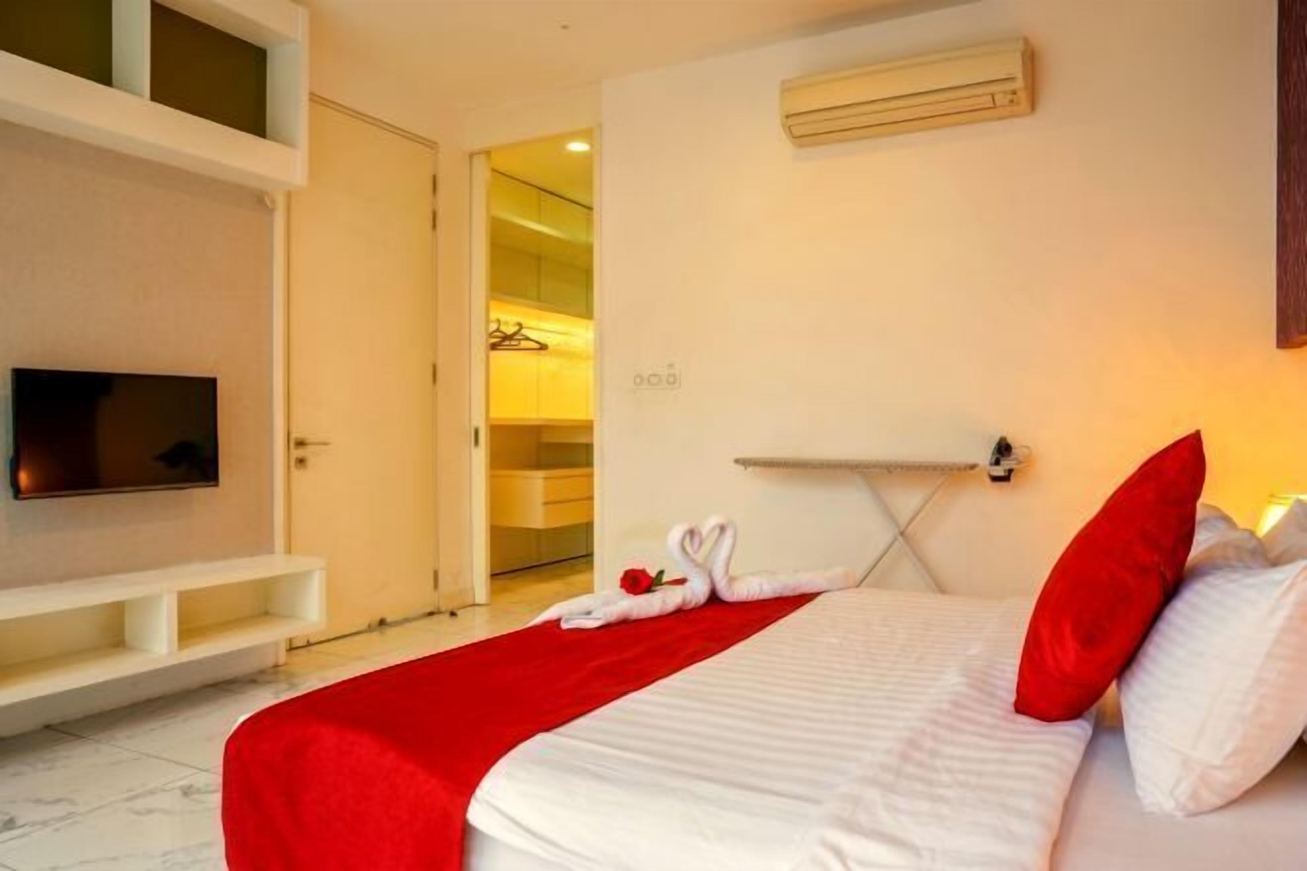 In-room safe, desk, soundproofing, free WiFi