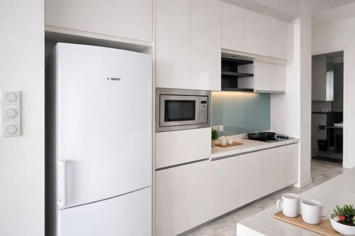 Private kitchen | Electric kettle, dining tables