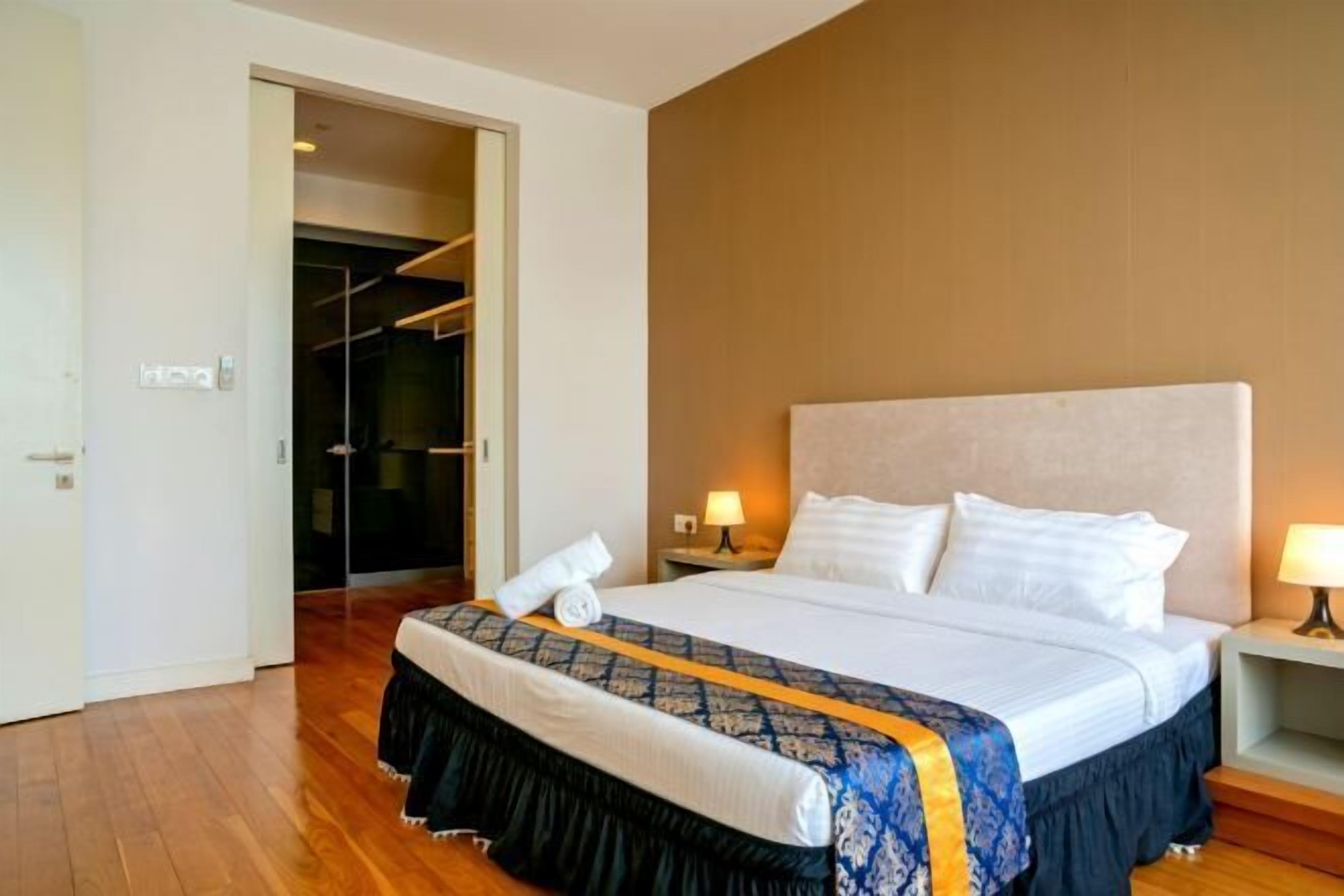 In-room safe, desk, soundproofing, free WiFi