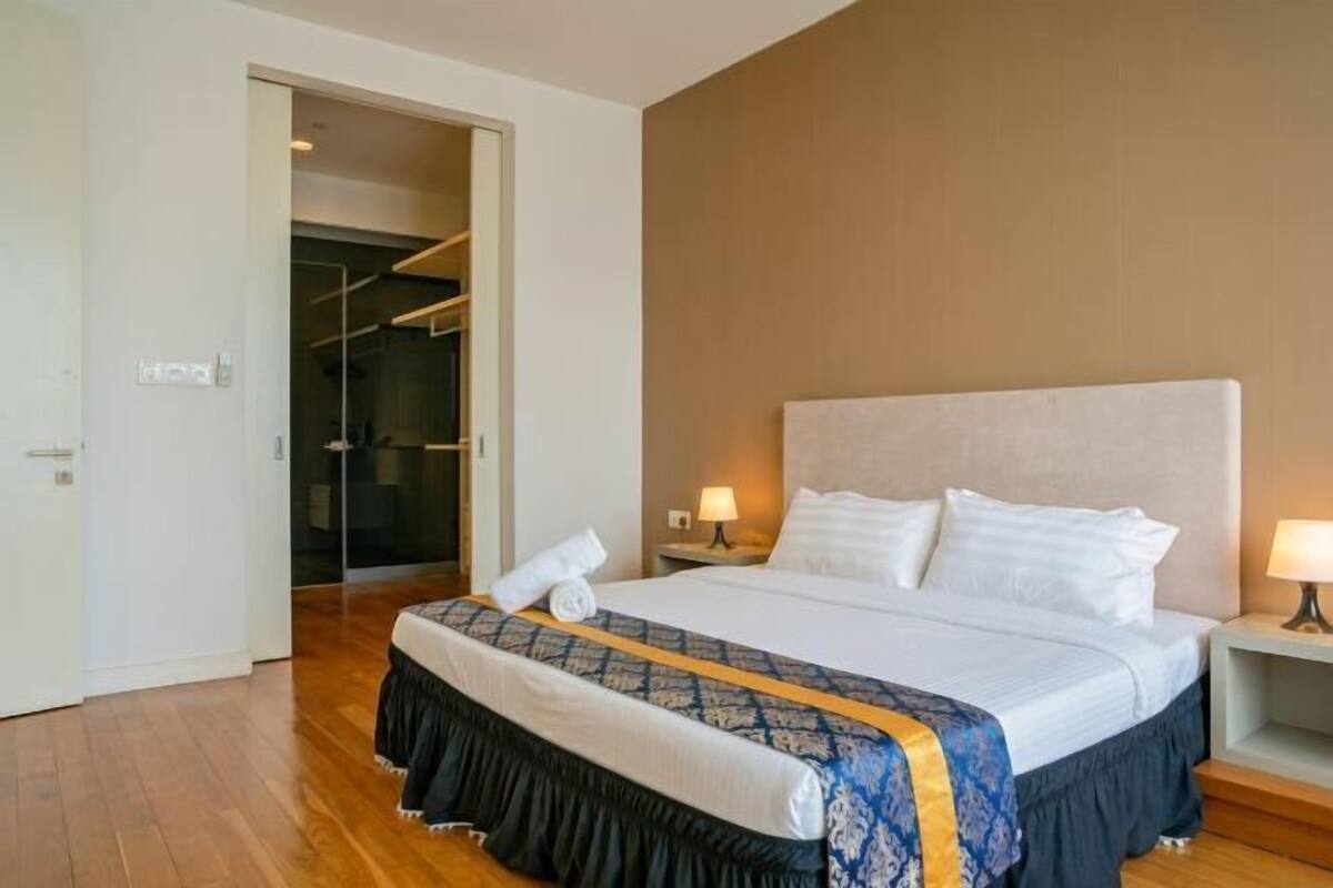 In-room safe, desk, soundproofing, free WiFi