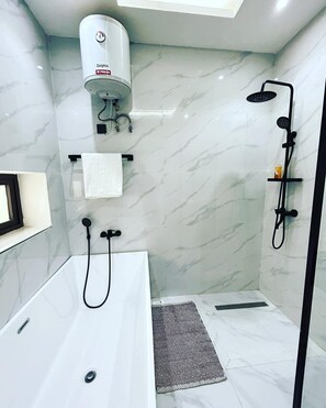 提供毛巾、番梘、廁紙