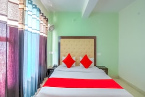 Free WiFi, bed sheets
