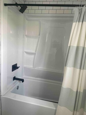 Hair dryer, towels, soap, shampoo - The Blue Door Place
 (Florence)