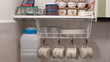 Cookware/dishes/utensils