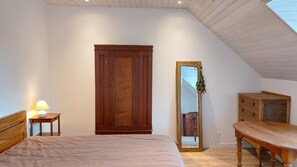 3 Schlafzimmer, Schreibtisch, Reisekinderbett, kostenloses WLAN